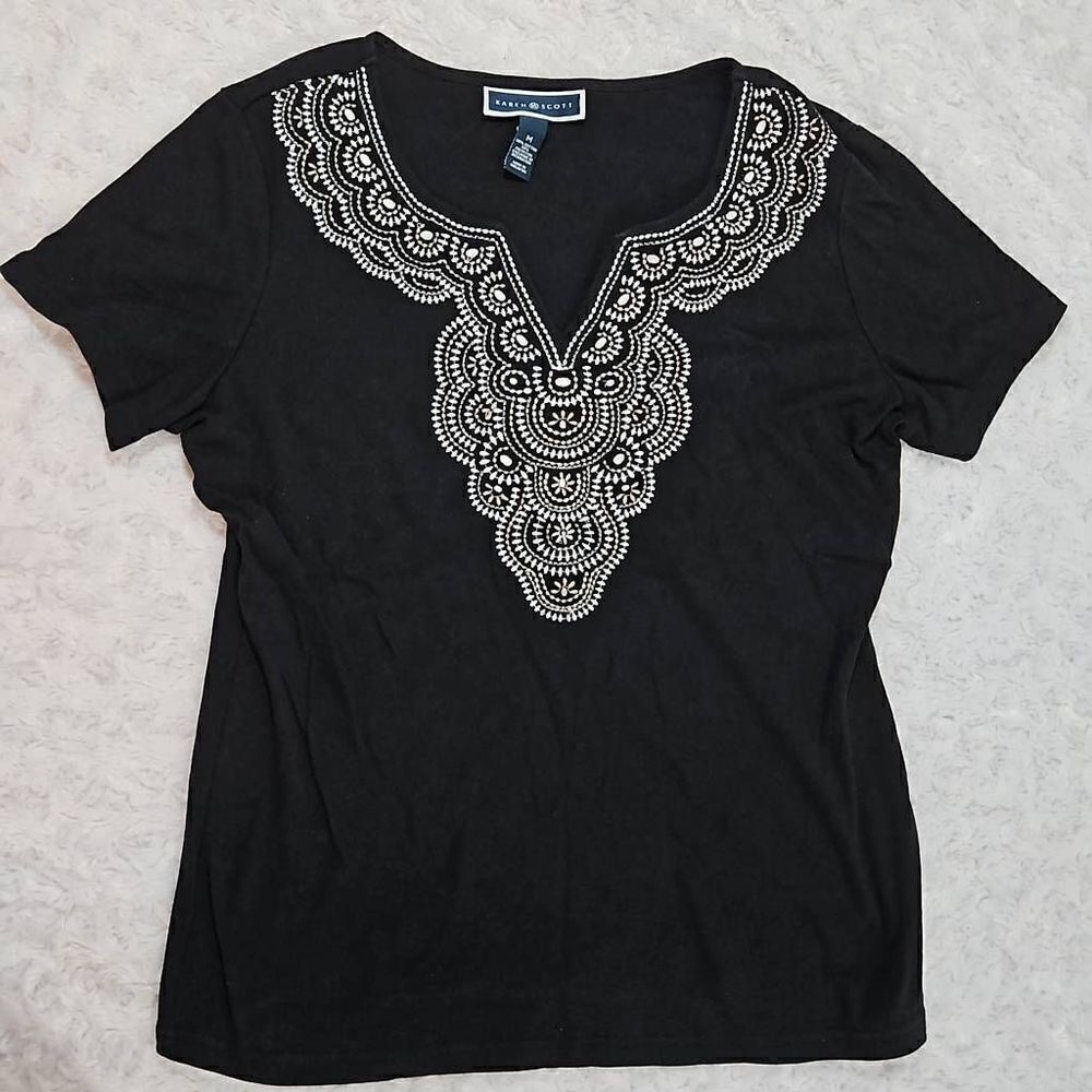 Karen Scott Size Medium Black Embroidered Top